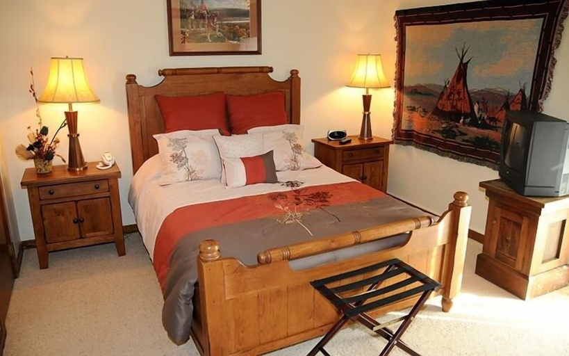 Bedroom 3, Seven Springs 2 Bedroom Standard Condo, Sleeps 10! by RedAwning, Somerset