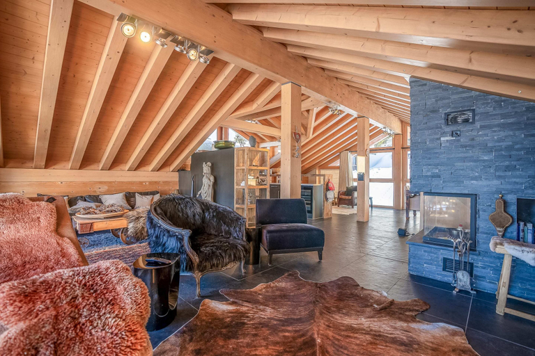 Others 5, Caspar Penthouse, Raron
