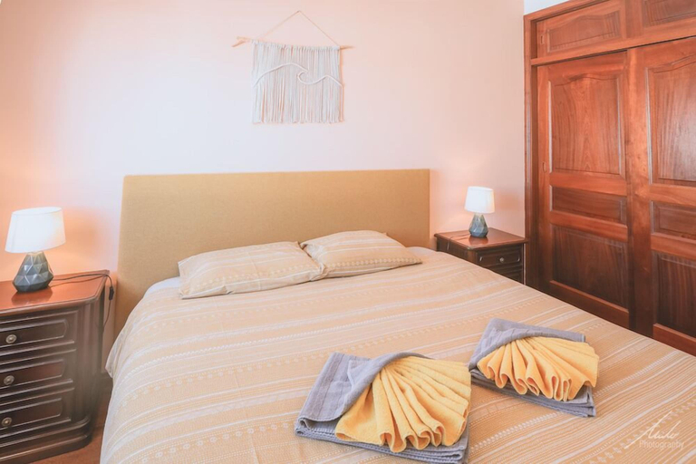 Bedroom 2, Guesthouse Beach Break, Peniche