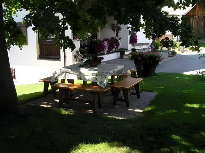 Others 4, Merlhof, Bolzano