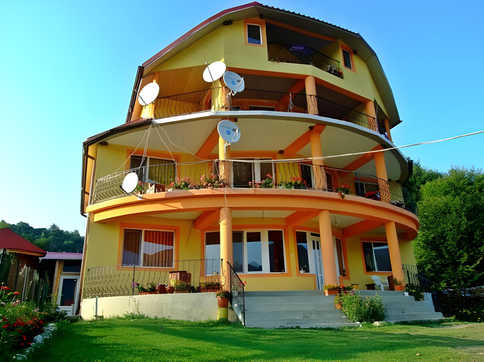 Others 3, Casa Potcoava, Tulnici