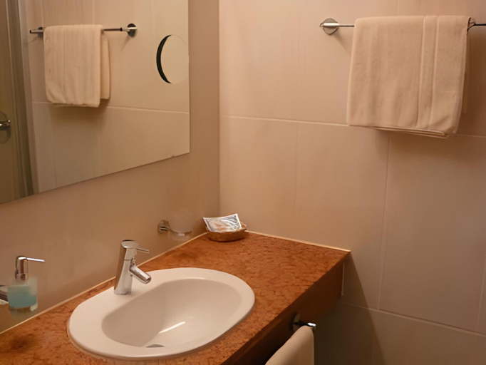 Bathroom 3, Raffl's Hotel, Innsbruck Land