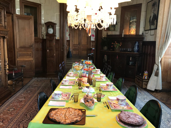 Food & Drinks, Chateau Marieville, Vienne
