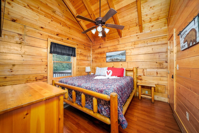 Bedroom 2, Ern812 - Eagles Perch 2 Bedroom Cabin by RedAwning, Sevier