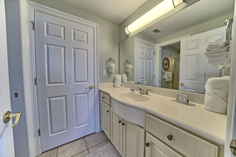 Bathroom 4, Luxurious Beachfront Condo with Beachside Pool Access and Free WiFi - Unit 1202 by RedAwning, Bay