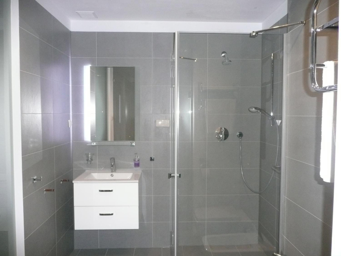 Bathroom 2, Azymut Hotel - Restauracja, Łódź East
