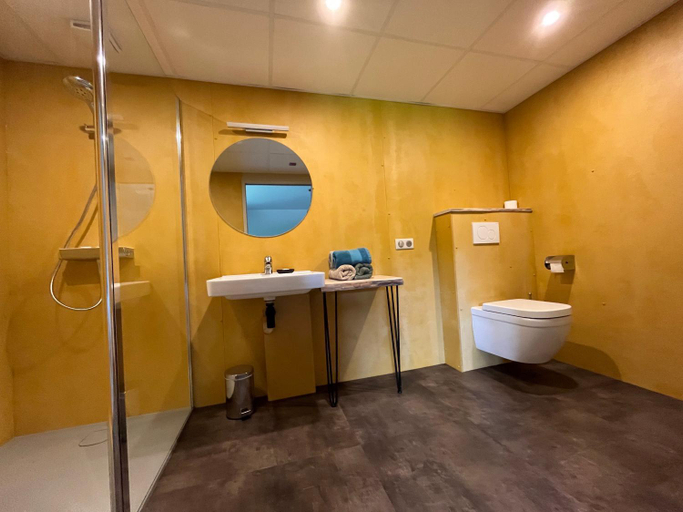 Bathroom 3, Hotel En Tilleul, Jura