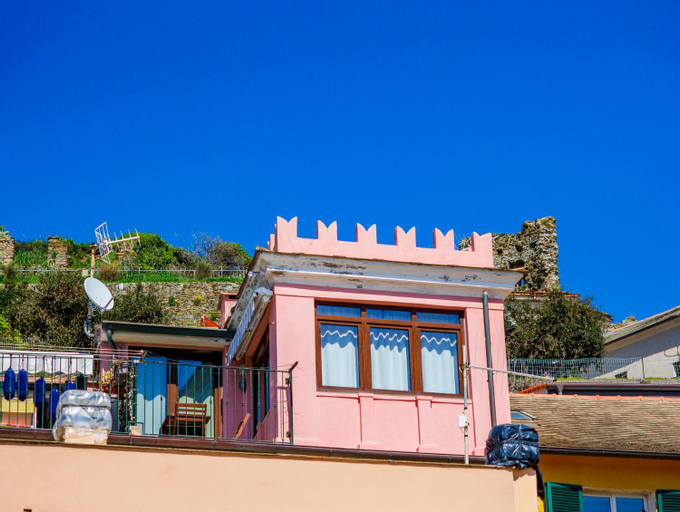 Exterior 8