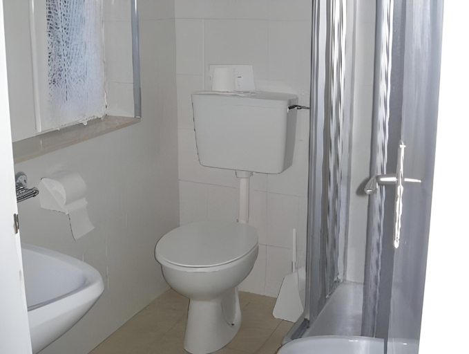 Bathroom 3, Verda Val, Trento