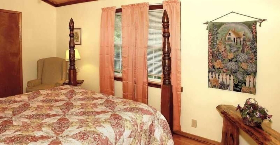 Bedroom 2, Country - 2 Bedrooms, 1 Baths, Sleeps 6 Cabin by RedAwning, Cocke