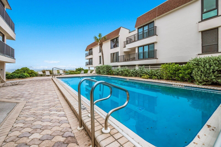 Sport & Beauty 5, Waters Edge 110n 2 Bedroom Condo by RedAwning, Manatee