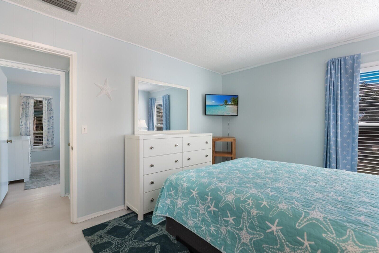 Bedroom 3, Coquina Cottage B 2 Bedroom Home by RedAwning, Manatee