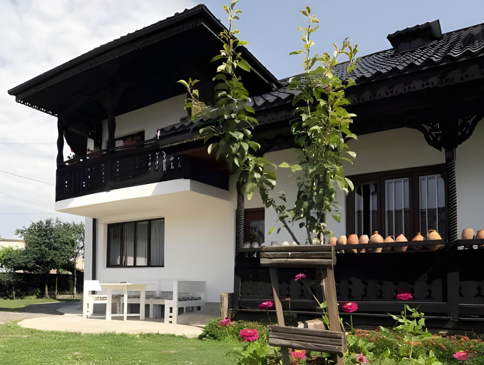 Others 2, Bed & Breakfast Popamuseum Tarpesti strada Muzeului nr 28, Petricani