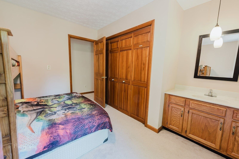 Bedroom 2, The Rose 5 Bedroom Cabin by RedAwning, Sevier