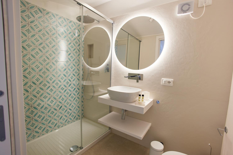 Bathroom 3, Blue Boutique, Salerno