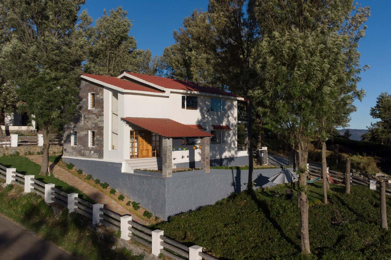 StayVista at Villa Misty Oaks with Breakfast, The Nilgiris