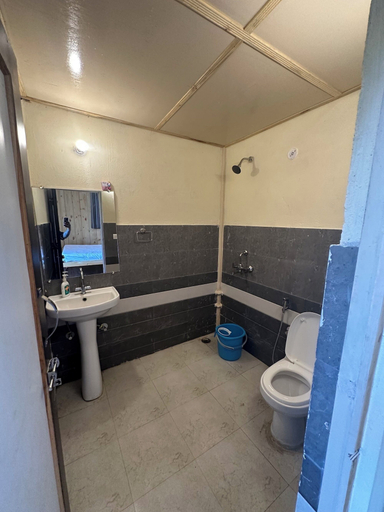 Bathroom 3, Arahnyam Pool Side Cafe & Resort Bhimtal, Nainital