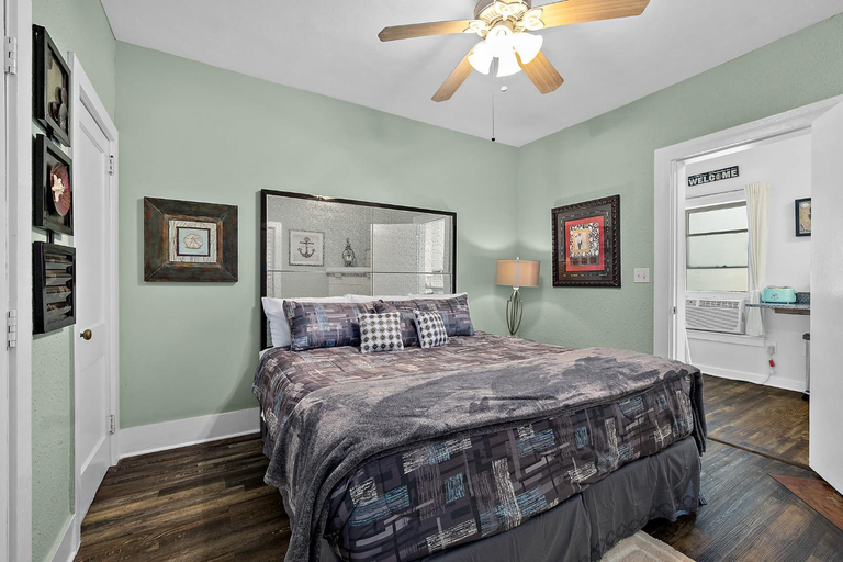 Bedroom 2, Casa Maria 1- Beachy Apt Mins Walk to Downtown, Saint Johns