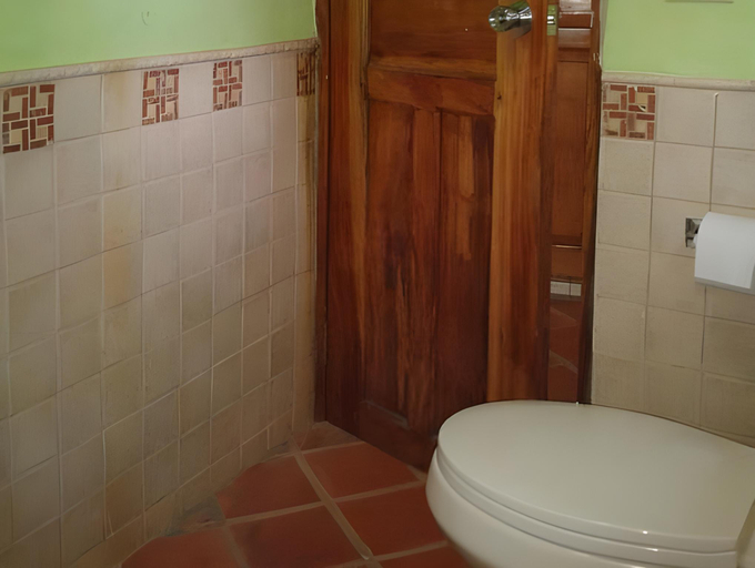 Bathroom 3, Coibahouse, Soná