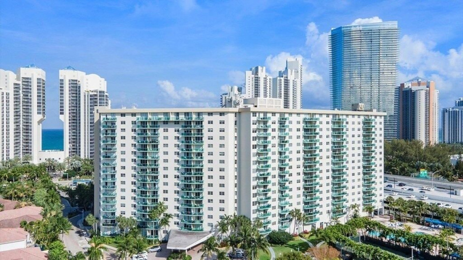 Exterior & Views 2, 2br Luxury Ocean Reserve With Park Views! 2 Bedroom Condo by RedAwning, Miami-Dade
