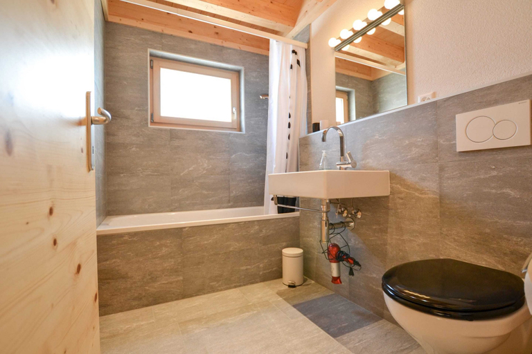 Bathroom 3, Hirschfluh Duplex, Raron
