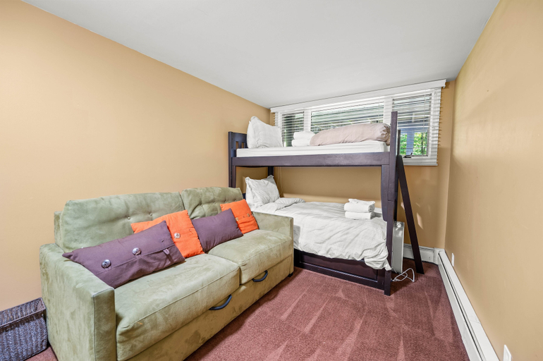 Bedroom 3, Alpine Court Chalet 4 Bedroom Home, Rutland