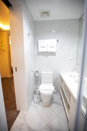 Bathroom 4, M.Y. Hotel, Dumaguete City