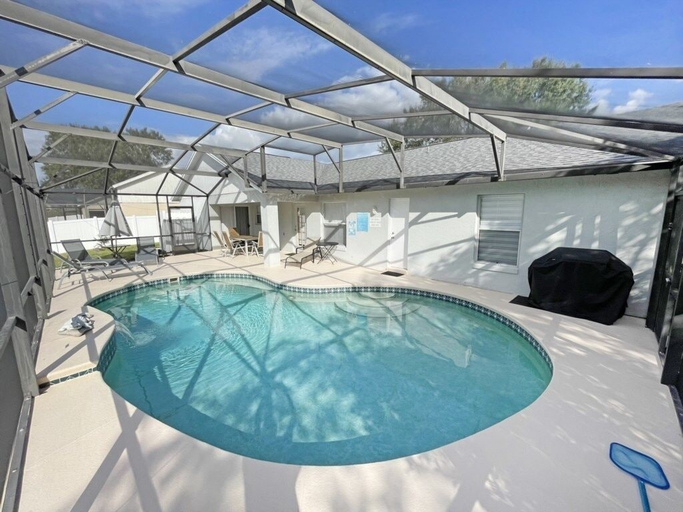 Sport & Beauty 4, Greatest Grove 4 Bedroom Home by RedAwning, Lake