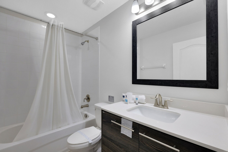 Bathroom 3, Balmoral Resort-166kb 4 Bedroom Home by RedAwning, Polk