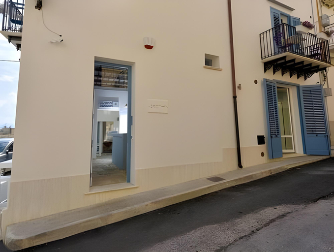 Others 5, Tannur B&B, Trapani