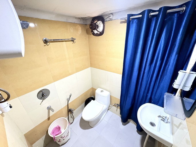 Bathroom 3, Hotel Kashi Residency Varanasi, Varanasi