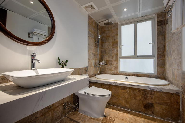 Bathroom 15