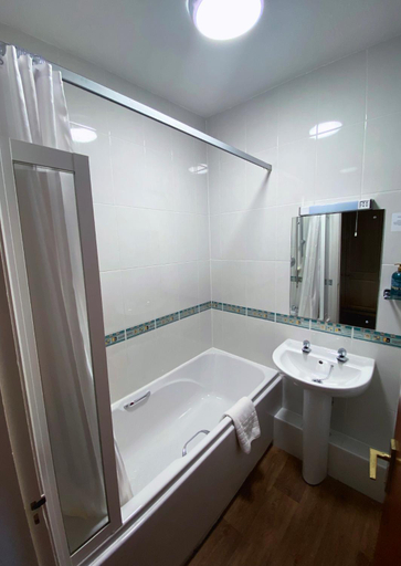 Bathroom 3, Skelwith Bridge Hotel, Cumbria