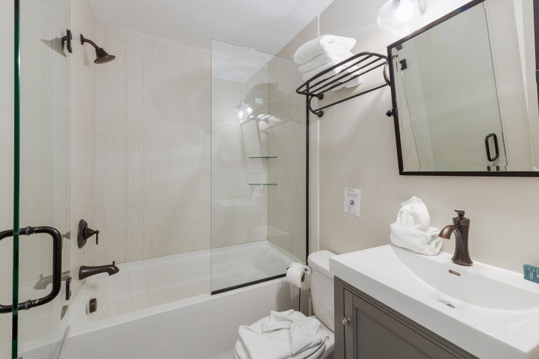 Bathroom 3, Sea La Vie 3 Bedroom Home by RedAwning, Manatee