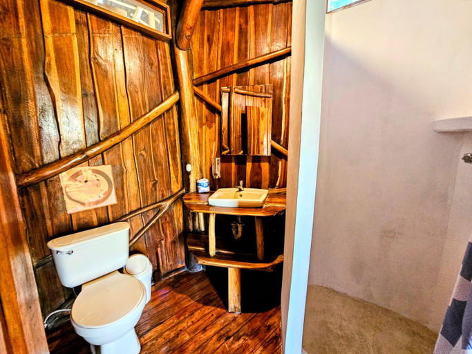 Bathroom 3, Don Jon's Surf and Yoga Lodge, Puntarenas