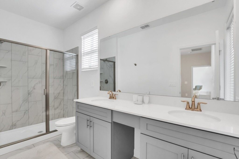 Bathroom 3, 2669pet 5 Bedroom Villa, Osceola