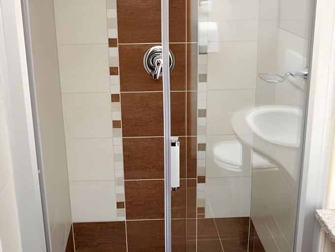 Bathroom 4, Lugas Hotel, Nyíregyháza