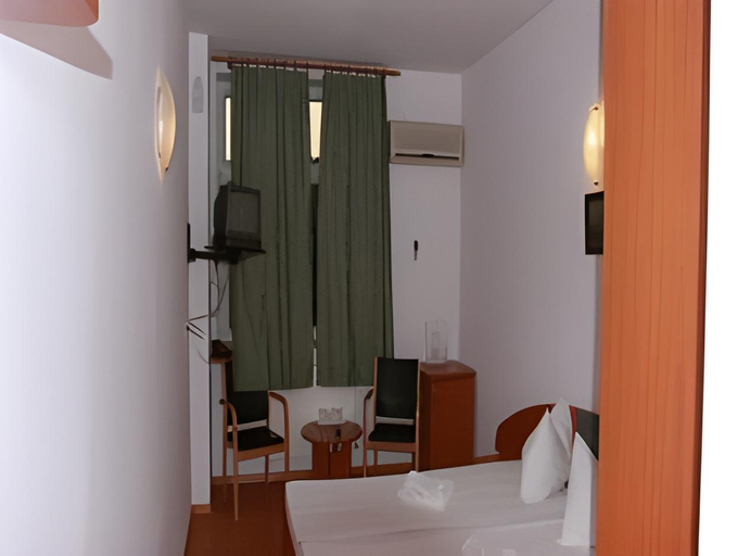 Others 4, Hotel Sir Lujerului, Municipiul Bucuresti