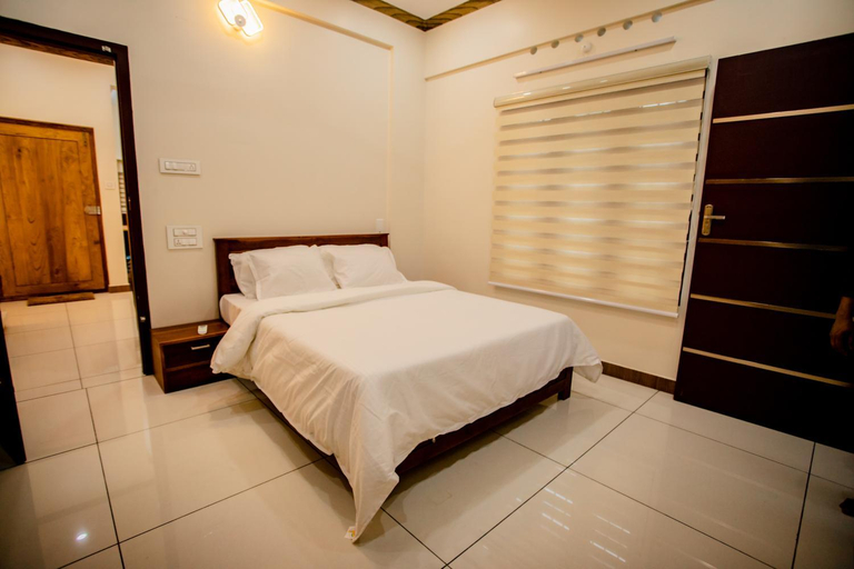 Others 5, Cliff Way Apartments, Thiruvananthapuram