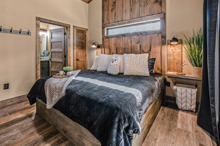 Bedroom 2, Wooded Hideaway 2 Bedroom Cabin, Sevier