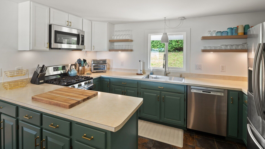 Others 5, Champ's Landing 3 Bedroom Home by RedAwning, Chittenden