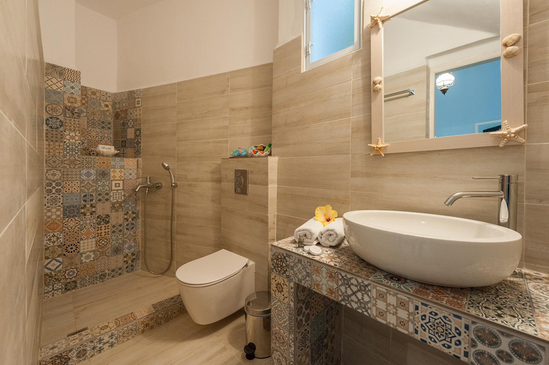 Bathroom 2, George's beach studios Aliki Paros, South Aegean