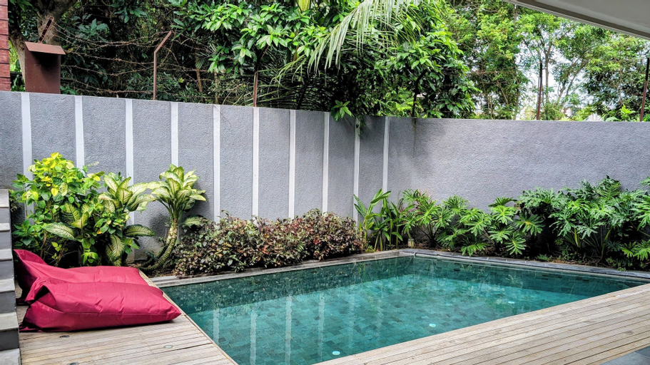 Swimming Pool 25