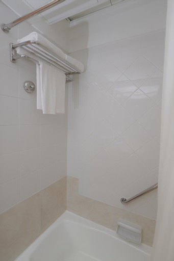 Bathroom 13