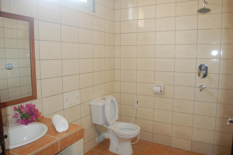 Bathroom 4, Regency Inn Tudor, Mvita