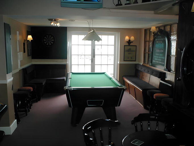 Others 5, Queen Mary Inn, Poole