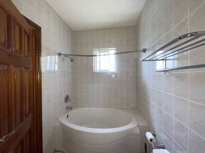 Bathroom 2, Skyline Suites Sunset Room 1 Bedroom Home by RedAwning