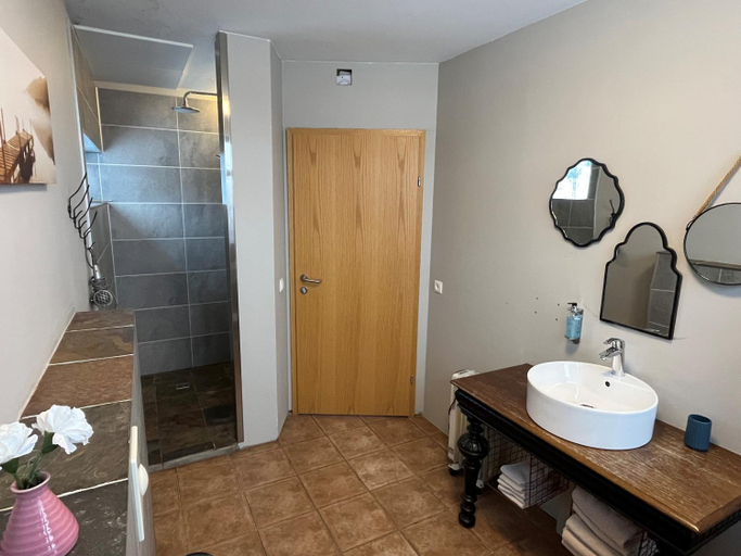 Bathroom 3, Efstidalur Farmhotel, Laugardalshreppur