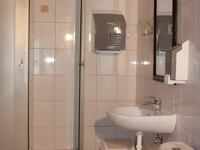 Bathroom 5, Red Nose Hostel, Riga
