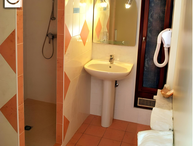 Bathroom 3, Logis L'Auberge du Gros, Moselle